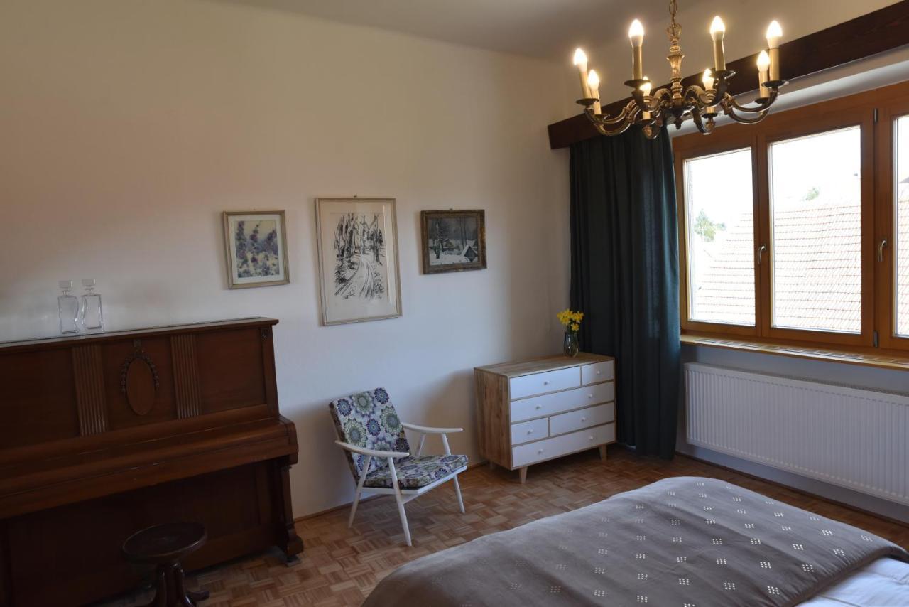 Apartman S Klavirem Lednice Bagian luar foto