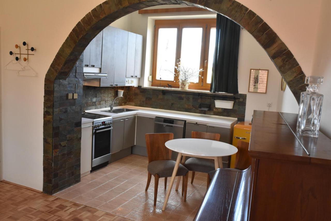 Apartman S Klavirem Lednice Bagian luar foto