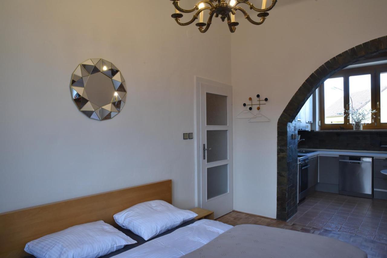 Apartman S Klavirem Lednice Bagian luar foto